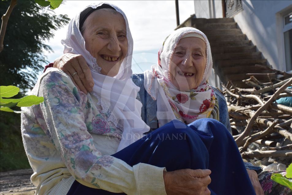 "Üçüz nineler"den ikisi artık birbirine daha bağlı