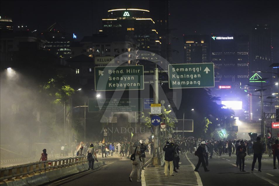 Demonstrasi menentang UU KPK dan RUU KUHP berakhir ricuh