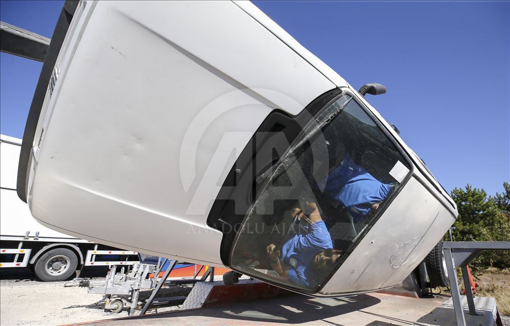 International journalists acquire war safety skills