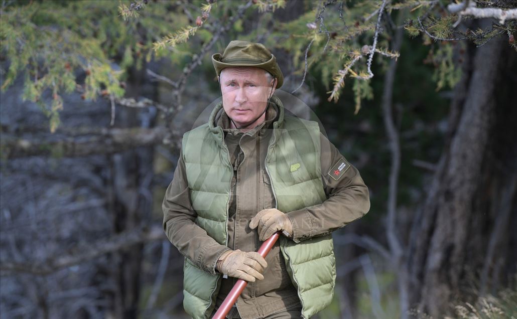 Presidente ruso, Vladimir Putin, celebra su cumpleaños en la naturaleza siberiana