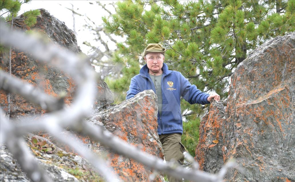 Presidente ruso, Vladimir Putin, celebra su cumpleaños en la naturaleza siberiana