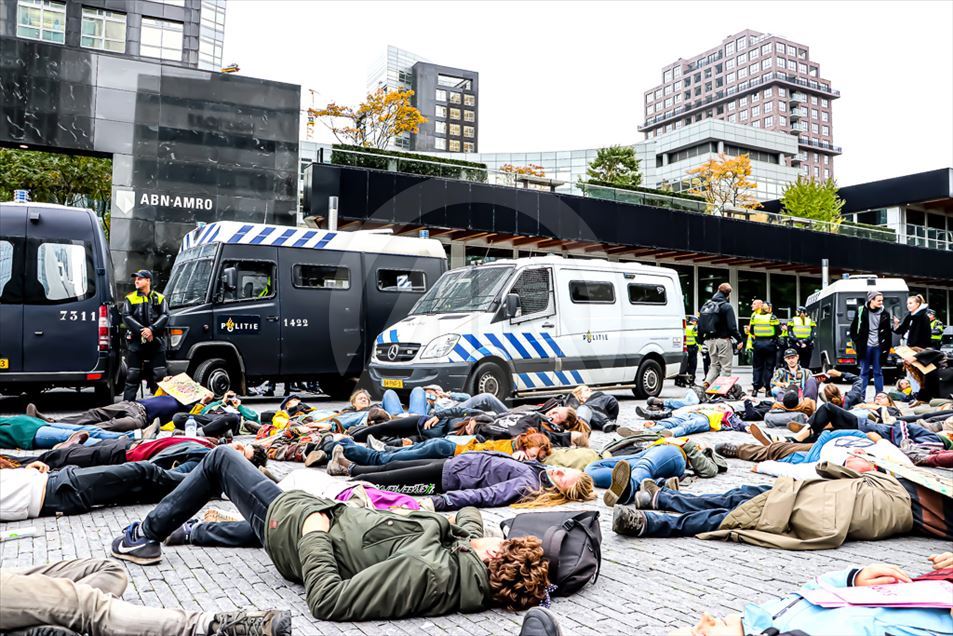 Hollanda'da "iklim değişikliği"ne karşı işgal eylemleri