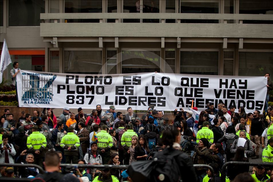 Protesta contra el expresidente colombiano Álvaro Uribe Vélez 