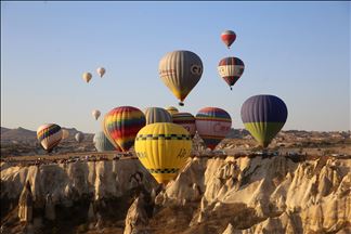 De janvier à septembre, 437 516 touristes ont survolé la Cappadoce en montgolfière