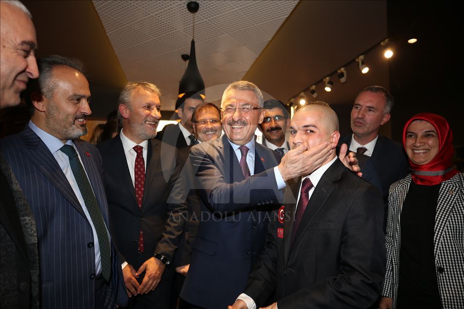  Cumhurbaşkanı Yardımcısı Oktay, Bursa'da Mobilya ve Dekorasyon Fuarı'nı gezdi