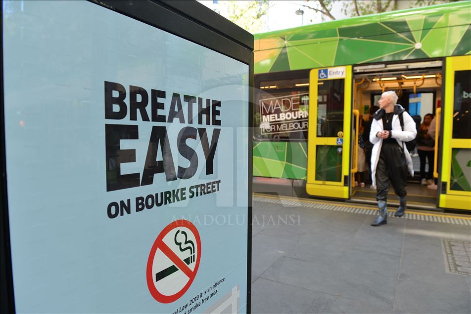 Melbourne'un ünlü caddesinde sigara yasaklandı