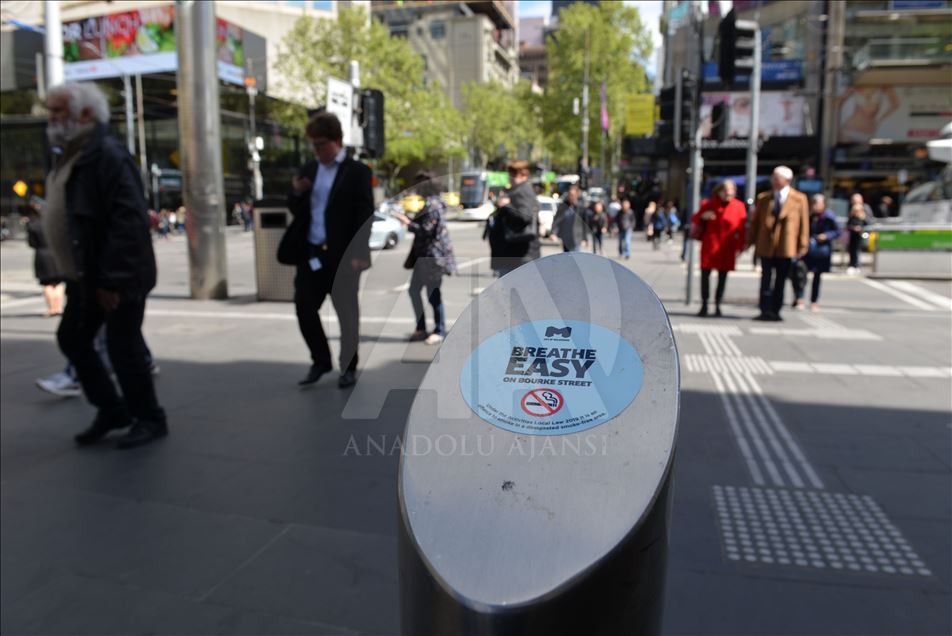 Melbourne'un ünlü caddesinde sigara yasaklandı