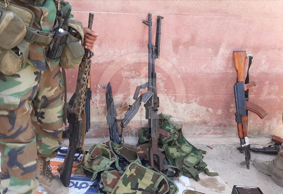 Tel Abyad'da YPG/PKK'lılar silahlarını bırakarak kaçtı
