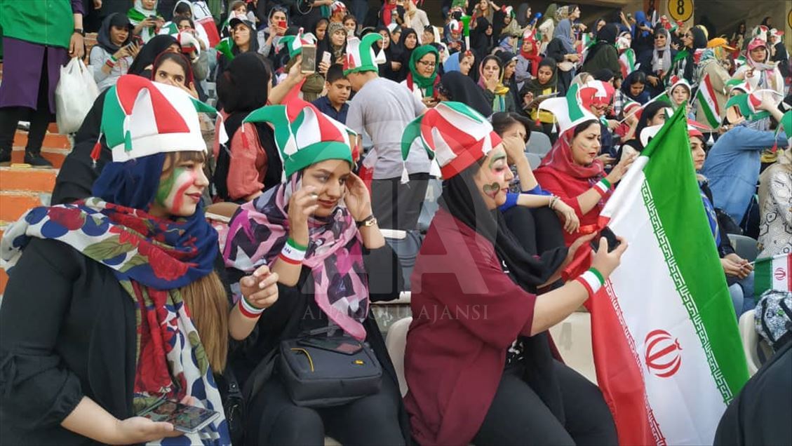 نخستین حضور زنان ایران پس از 40 سال در ورزشگاه آزادی تهران
