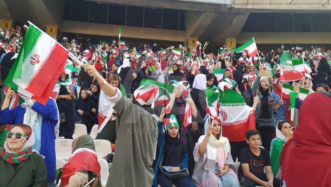 نخستین حضور زنان ایران پس از 40 سال در ورزشگاه آزادی تهران
