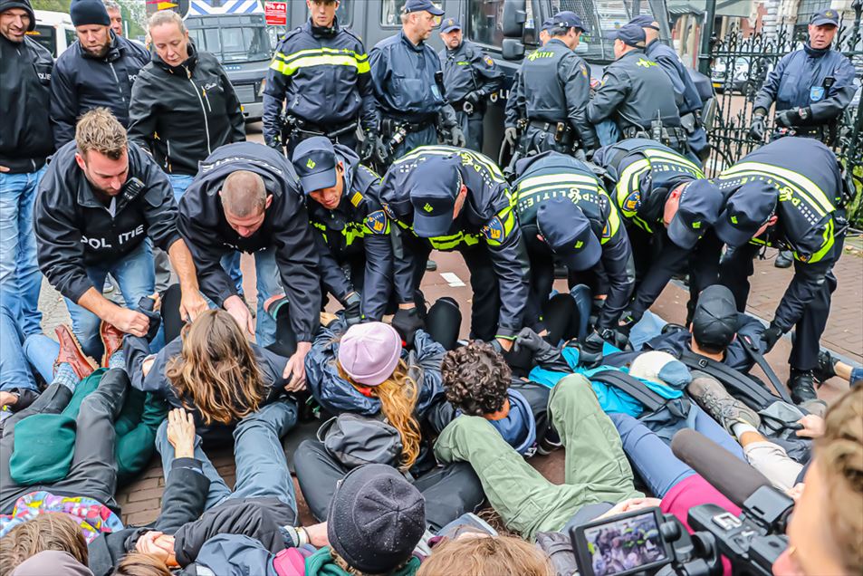 Hollanda'da iklim protestocularının işgal eylemleri