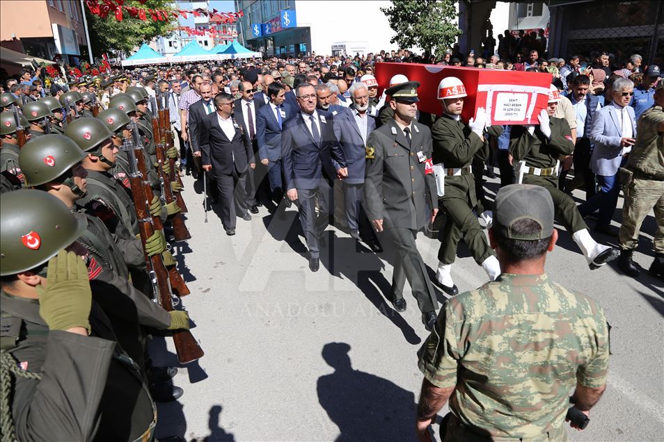Şehitlerimizi uğurluyoruz