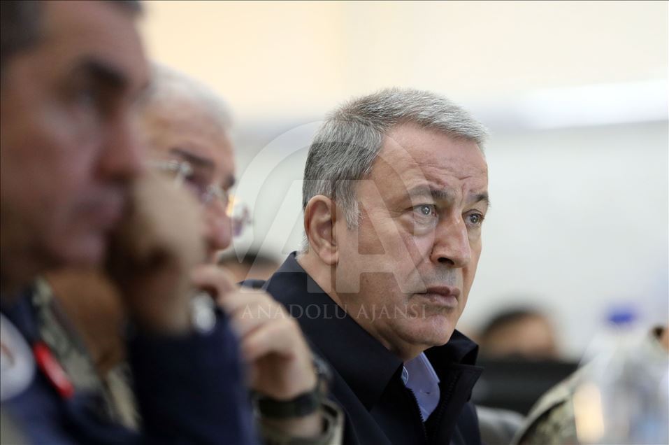 Akar ve komutanlar sınır hattında