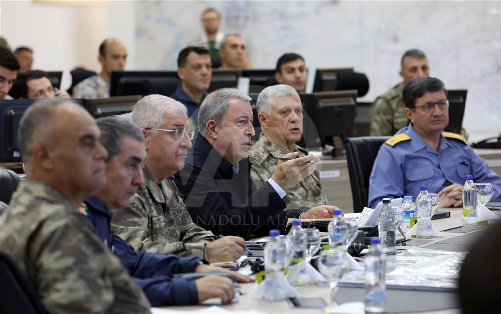 Ministro de Defensa de Turquía coordina la Operación Fuente de Paz