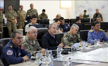 Ministro de Defensa de Turquía coordina la Operación Fuente de Paz