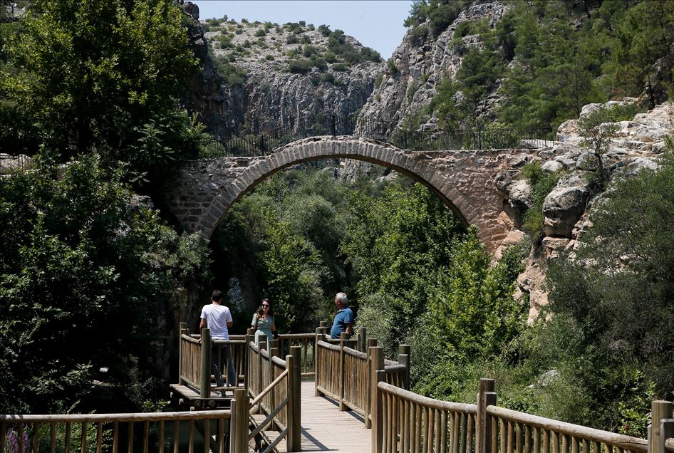 تركيا.. جسور وخانات تاريخية تعكس الذوق الفني لعصور بنائها 
