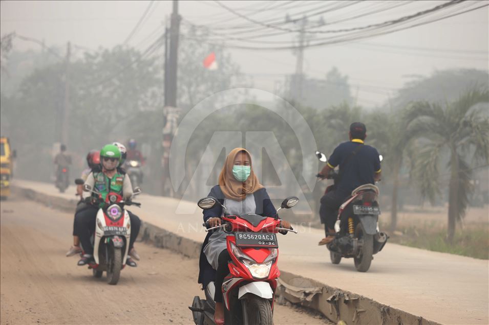 La bruma envuelve partes de la ciudad de Palembang, Indonesia