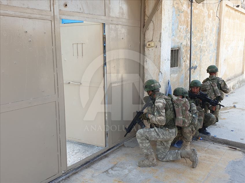 Tel Abyad merkezinde YPG'li teröristlerin, içerisindeki DEAŞ'lıları serbest bıraktığı hapishanenin görüntüleri ortaya çıktı.
