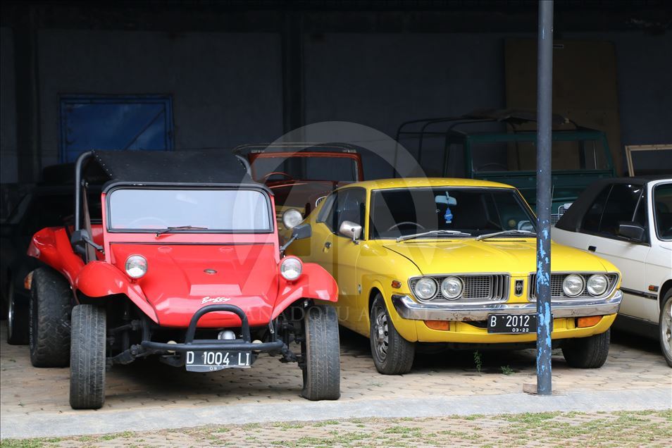 Коллекция ретро автомобилей в Джакарте
