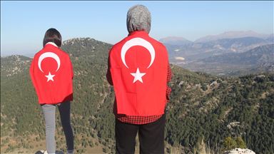 Barış Pınarı Harekatı'na katılan Mehmetçiklere destek tırmanışı