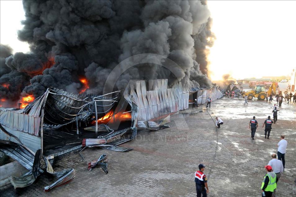 Elazığ'da plastik fabrikasında yangın