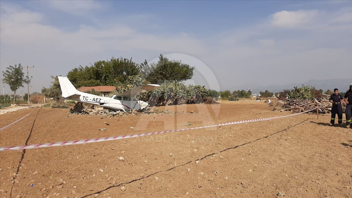 Antalya'nın Manavgat ilçesinde sivil eğitim uçağı düştü