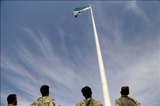 Bandera terrorista del YPG es reemplazada por la del Ejército Nacional Sirio