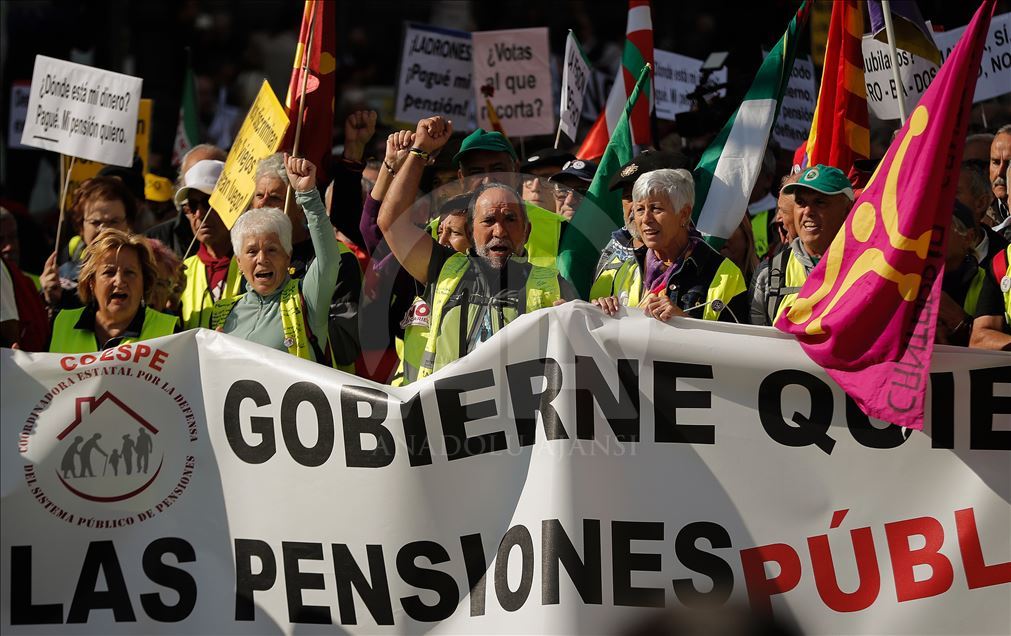 İspanya'da emekli vatandaşlar eylem yaptı
