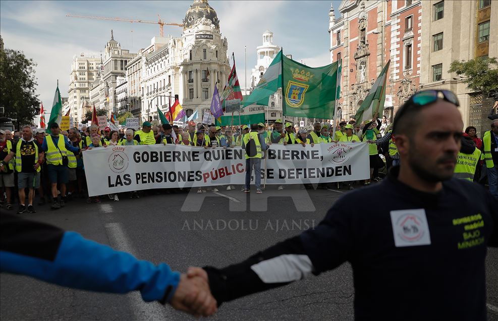 İspanya'da emekli vatandaşlar eylem yaptı