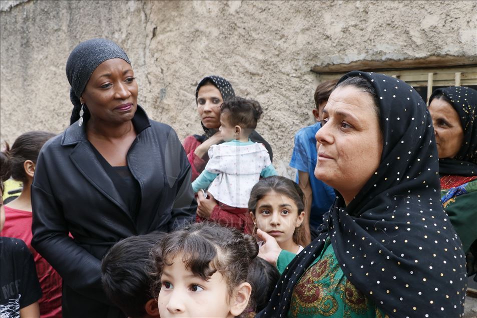 لدعم "نبع السلام".. المغنية الأمريكية ديلا مايلز تزور "أقجة قلعة" التركية