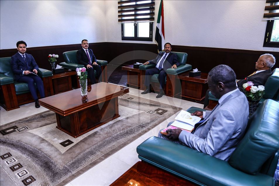 "حمدوك" يبحث مع السفير التركي في الخرطوم العلاقات الثنائية
