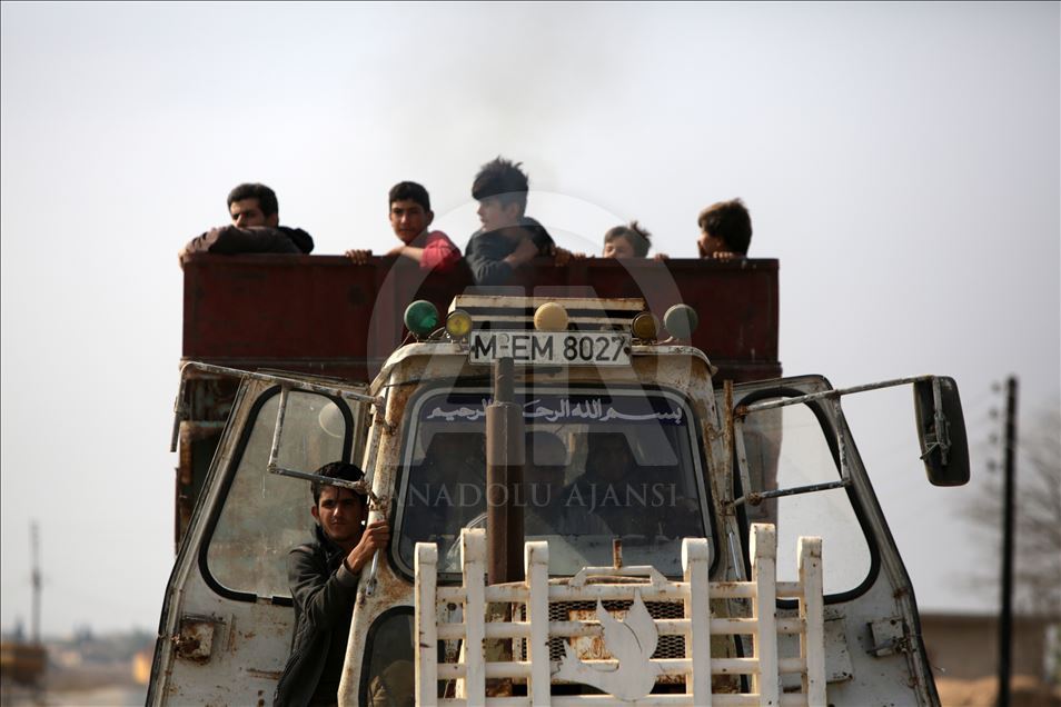 Tel Abyadlıların terörden kurtarılan ilçelerine dönüşü sürüyor
