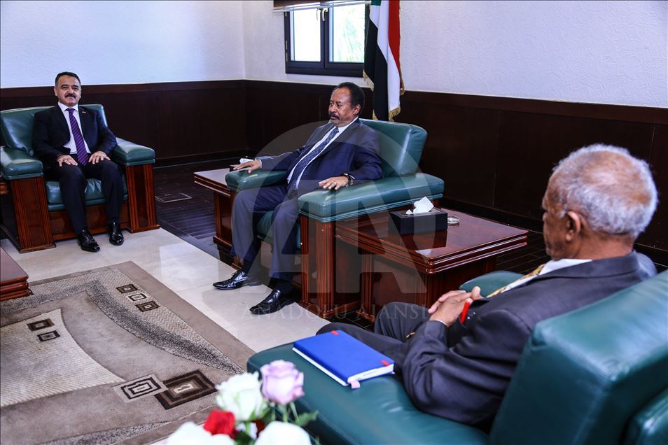 "حمدوك" يبحث مع السفير التركي في الخرطوم العلاقات الثنائية
