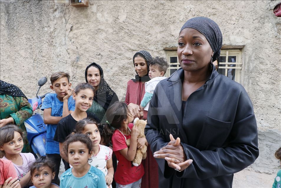 لدعم "نبع السلام".. المغنية الأمريكية ديلا مايلز تزور "أقجة قلعة" التركية