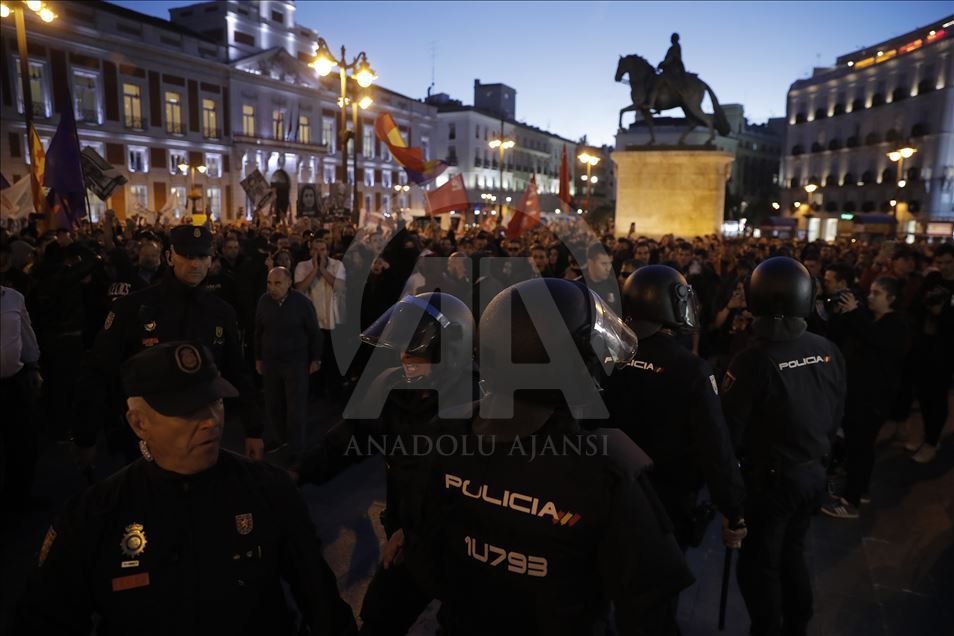 Bağımsızlık yanlısı destekçiler Madrid'de protesto düzenlediler