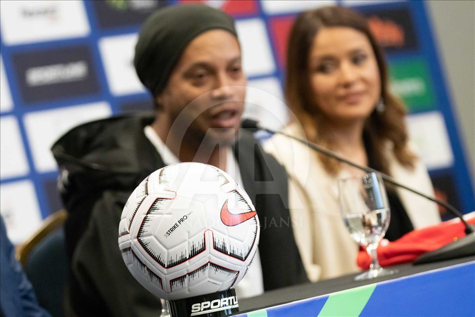 Así fue la visita de la estrella de fútbol Ronaldinho a Colombia