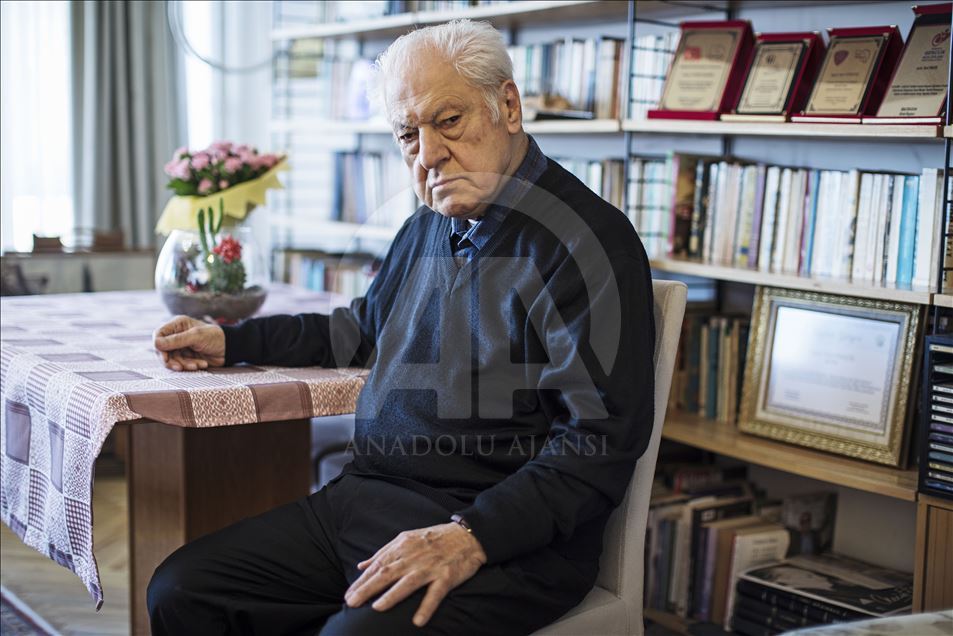 وفاة الأديب التركي الكبير نوري باكديل عن عمر ناهز 85 عاما 
