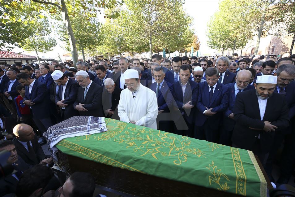 Nuri Pakdil'in cenaze namazı Hacıbayram Camisi'nde kılındı