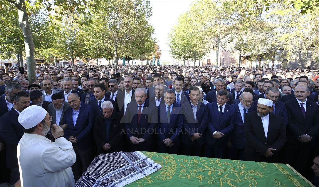 Nuri Pakdil'in cenaze namazı Hacıbayram Camisi'nde kılındı