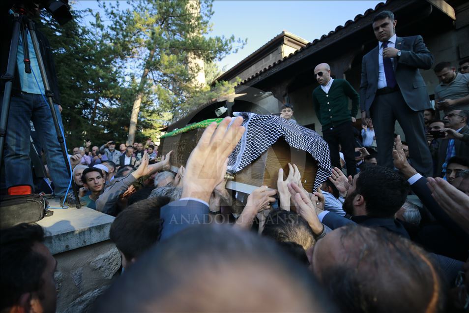 Nuri Pakdil'in cenazesi toprağa verildi