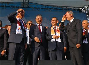 الرئيس أردوغان يؤدي التحية العسكرية لـ"نبع السلام"