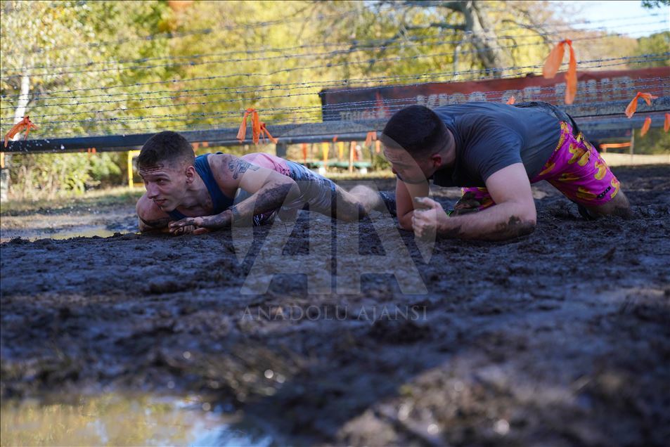 Amerikalı yüzlerce atlet "Tough Mudder" koşusunda ter döktü
