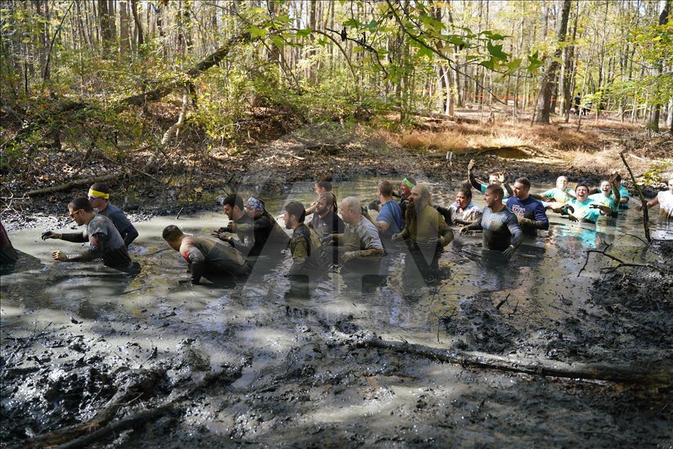 Amerikalı yüzlerce atlet "Tough Mudder" koşusunda ter döktü