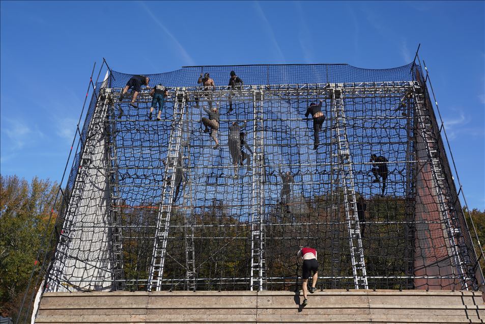 Amerikalı yüzlerce atlet "Tough Mudder" koşusunda ter döktü