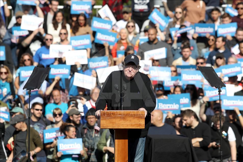 Bernie Sanders New York'ta seçim kampanyası düzenledi