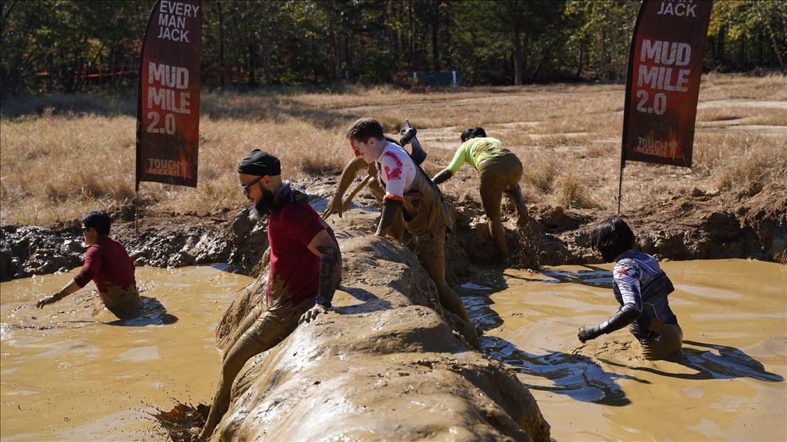 Amerikalı yüzlerce atlet "Tough Mudder" koşusunda ter döktü