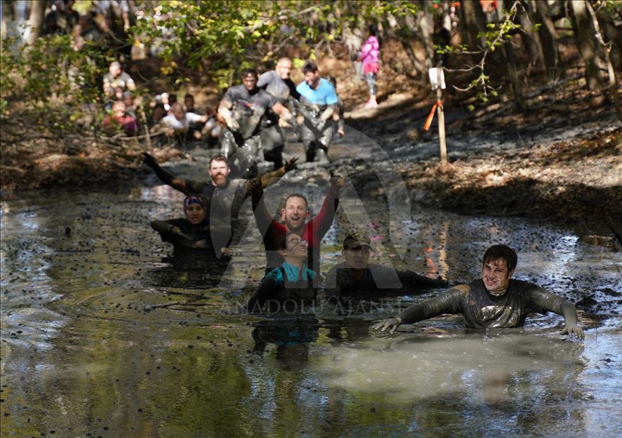 Amerikalı yüzlerce atlet "Tough Mudder" koşusunda ter döktü
