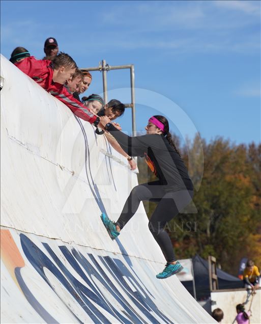Amerikalı yüzlerce atlet "Tough Mudder" koşusunda ter döktü