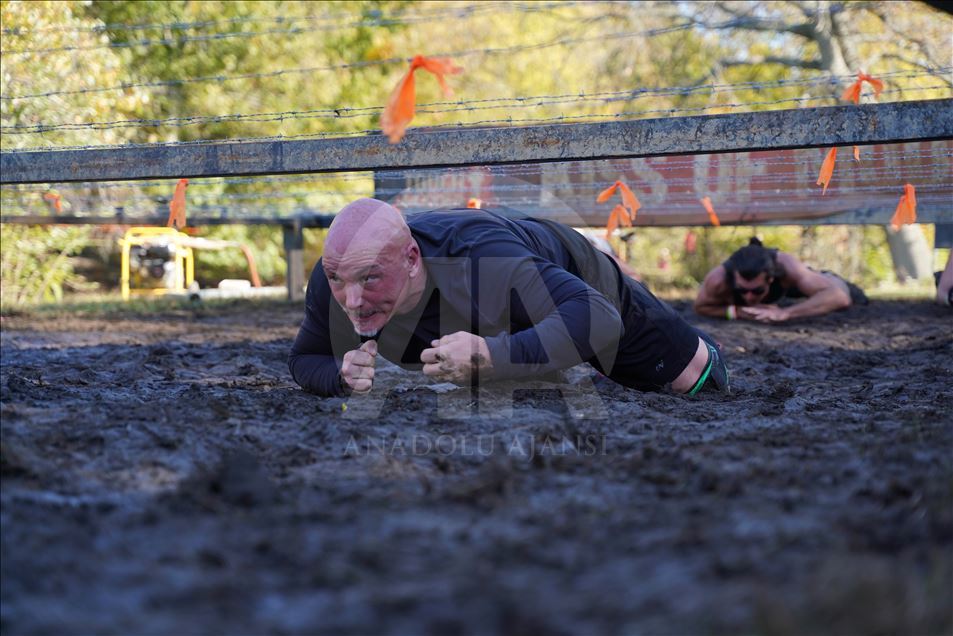 Amerikalı yüzlerce atlet "Tough Mudder" koşusunda ter döktü