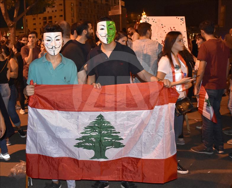 Lübnan'da hükümet karşıtı gösteriler devam ediyor
